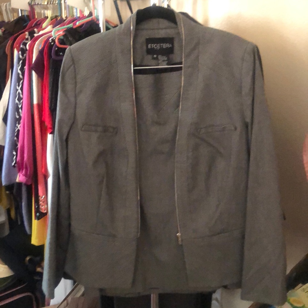 Skirt suit